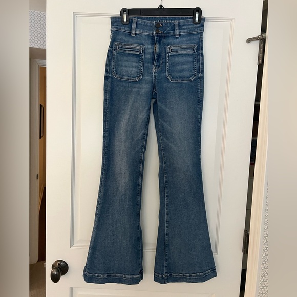 American Eagle Outfitters Denim - American Eagle Blue Super High Ride Flared 70s Women Jeans with Stretch, Size 0